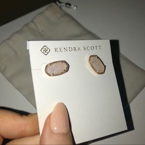 “Ellie” style stud earring